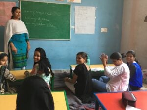 English class at the Chandpole center